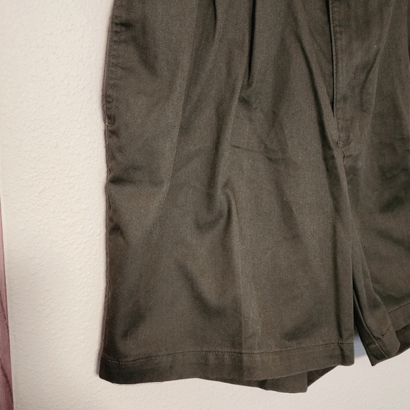 Dockers Men's No Wrinkle Short Pleated Standard Length Shorts Sz 42 (NWT) - Picture 2 of 9